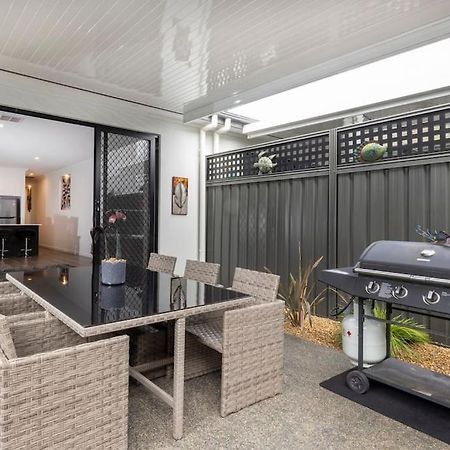 Luxury Home In Christies Beach With King Bed, Nbn, Netflix, 3Bed 2Bath Экстерьер фото