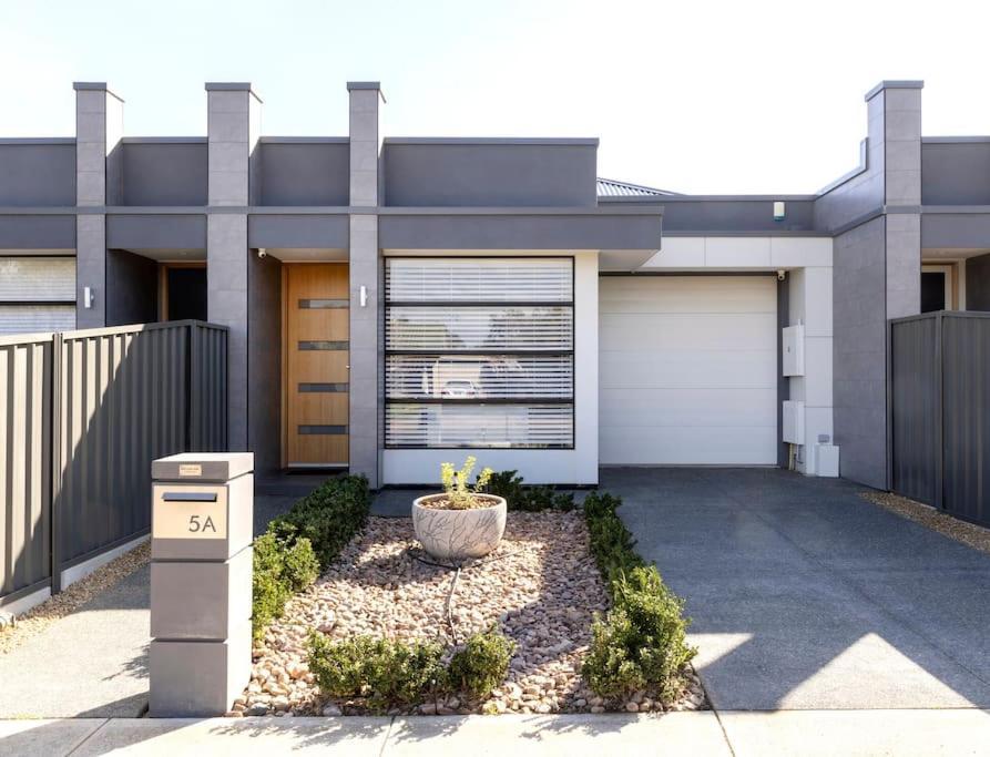 Luxury Home In Christies Beach With King Bed, Nbn, Netflix, 3Bed 2Bath Экстерьер фото