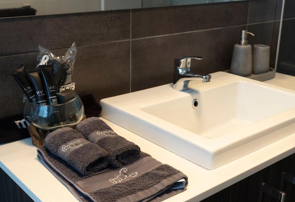 Luxury Home In Christies Beach With King Bed, Nbn, Netflix, 3Bed 2Bath Экстерьер фото